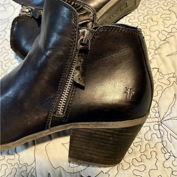 FRYE JUDITH Leather Double Zip
Ankle Boots in Black Sz 9 - Picture 7 of 12